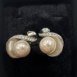 Elegant Silver Pearl Earrings with Crystals
